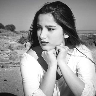New face femminile modello May from Tunisia