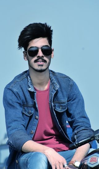 New face maschile modello Shoyab from India