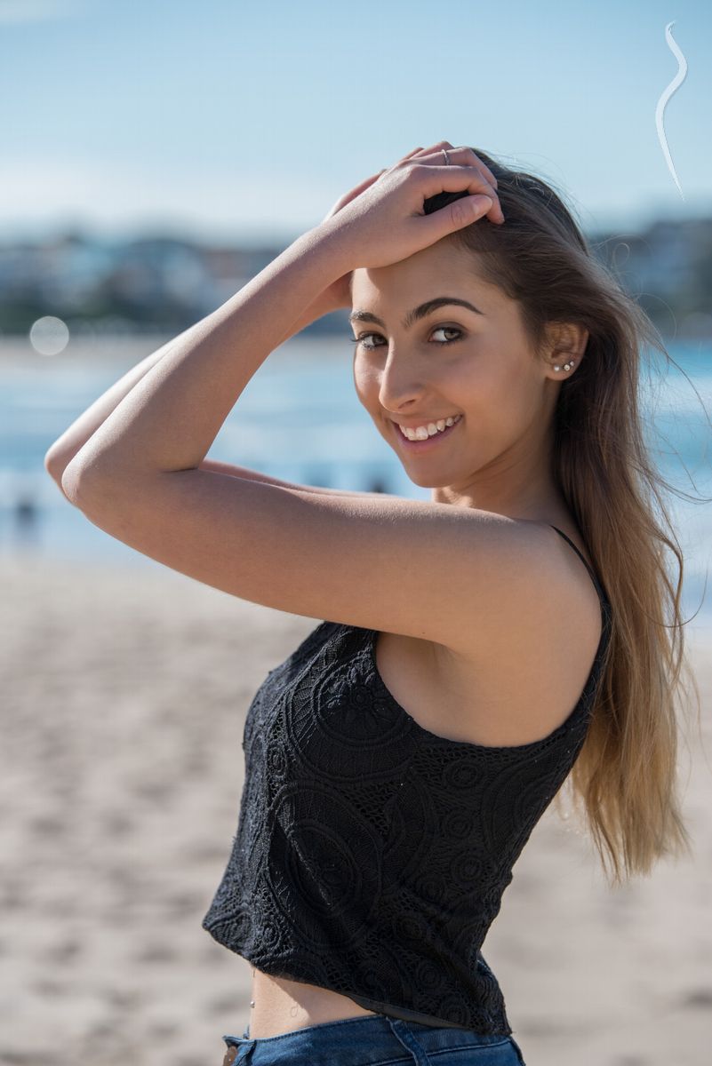 Monique Singer - a model from Australia | Model Management - 801 x 1200 jpeg 79kB
