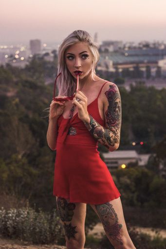 VIRTUAL SHOOT Cool tattooed models are wanted by international  photographer work from home