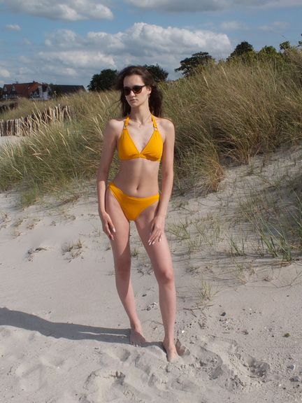 Weibliches Model am 17.08.2024  - 15 Uhr - gesucht - Portrait-Strandshooting/Bademodenshooting am wunderschönen Sandstrand in 24217 Schönberg-Kalifornien