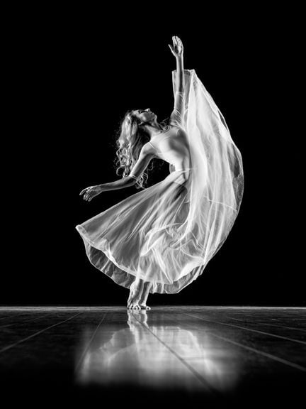 "Ballet-Style Photography": Creative Concept Photography Shoot