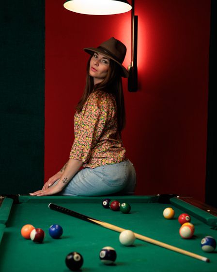 weibliches Model für Shooting im Billiardzimmer gesucht Raum Stuttgart