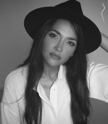 Book model: Paulina Vargas | Model Management