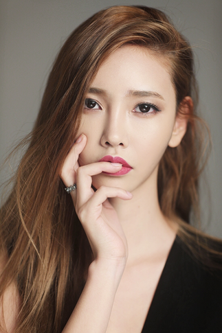  Female model Y o oJI from South Korea